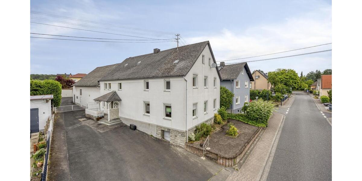 Haus Mit Scheune und Hof